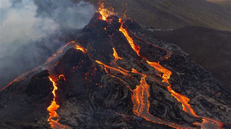  A Spark Among Giants: Melodious Explosions and Gentle Eruptions Shape Post-Rock Landscapes